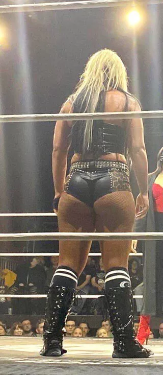 Toni's big booty 🍑