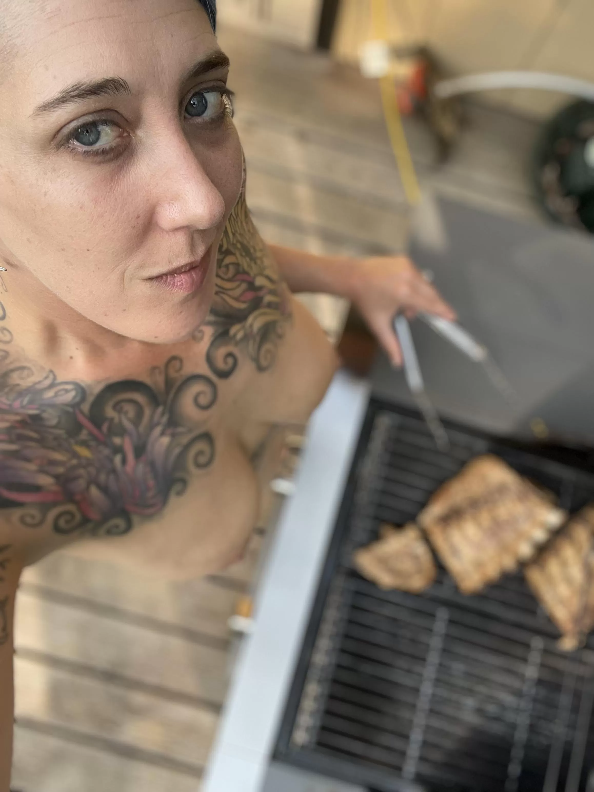 Too hot to bbq with clothes on 🥵