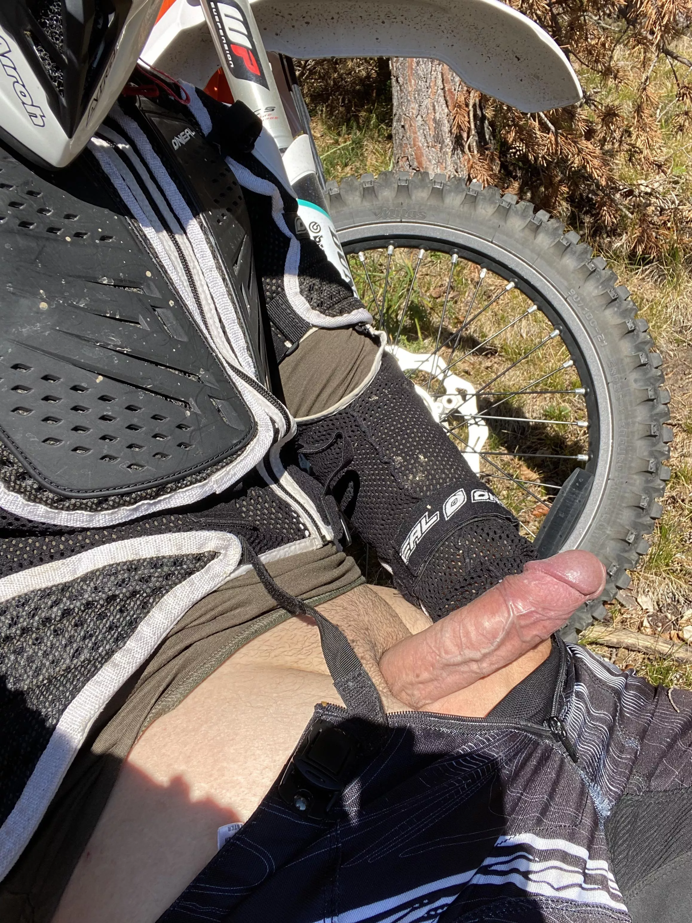 Took a break while riding - join me in the wood 🍆?