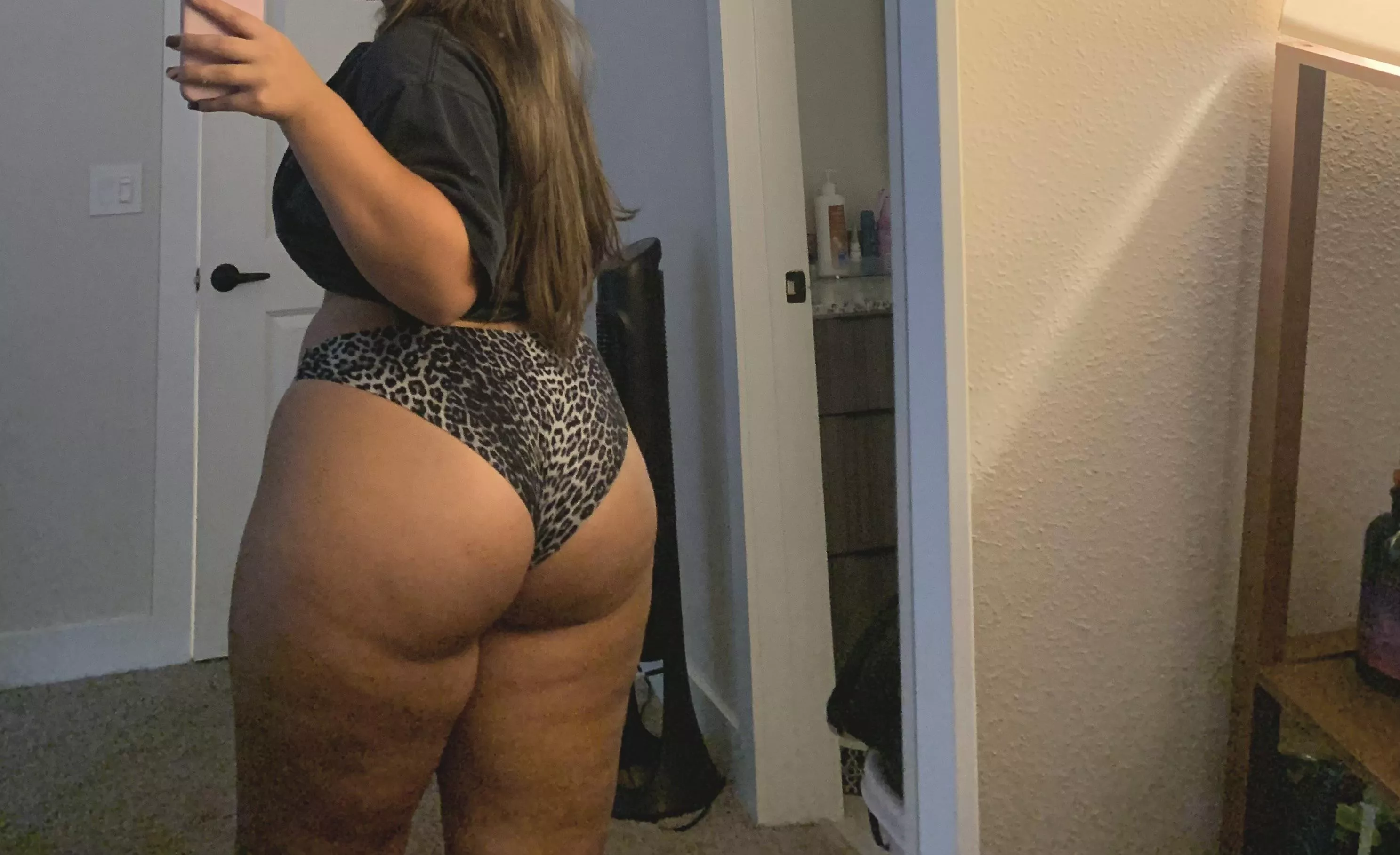 Trading thick latina wife on telegram. Long term trading. Must send a sample along with message. Telegram: debo_24