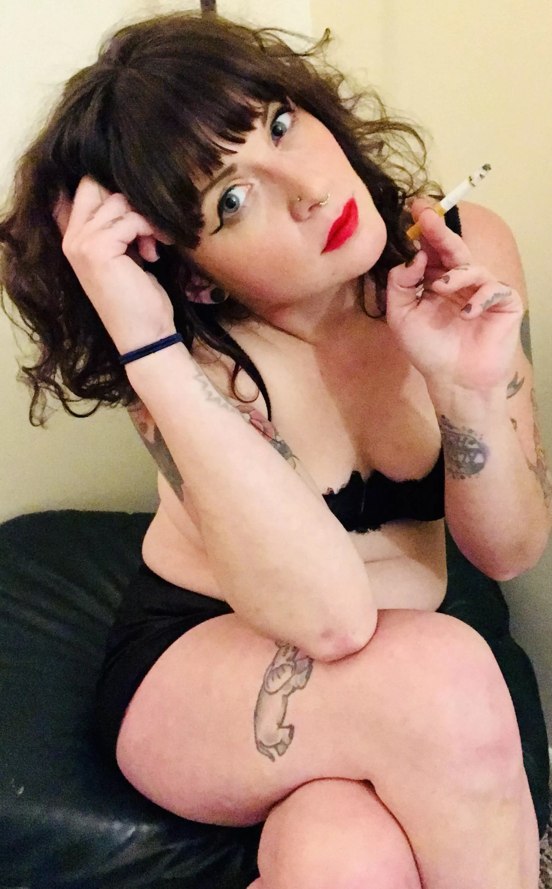 Trashy yet classy with a smoking fetishâ€¦