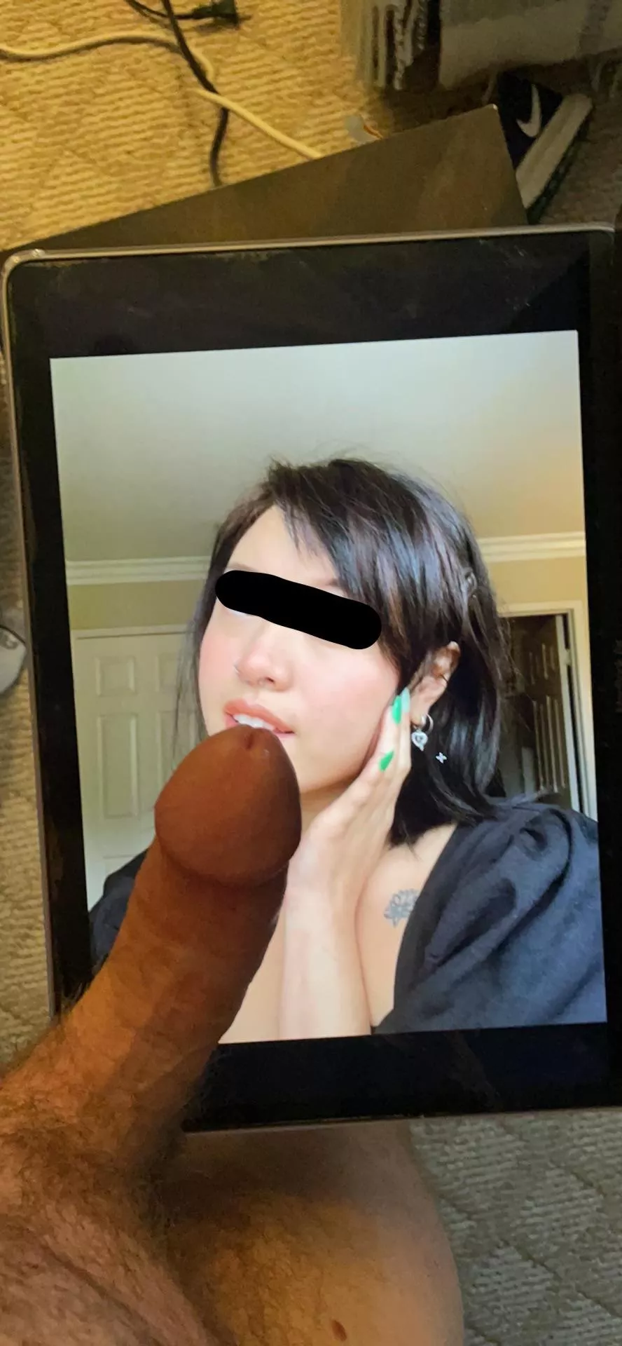 Tribbing for over an hour and edging so bad. Send me your teen or college girlfriend, wife or fiancÃ© (18-25 y/o old) Tongue pics are my favorite. Will only respond if you send a pic, their age and yours. Everything private! And be patient. I get a lot o