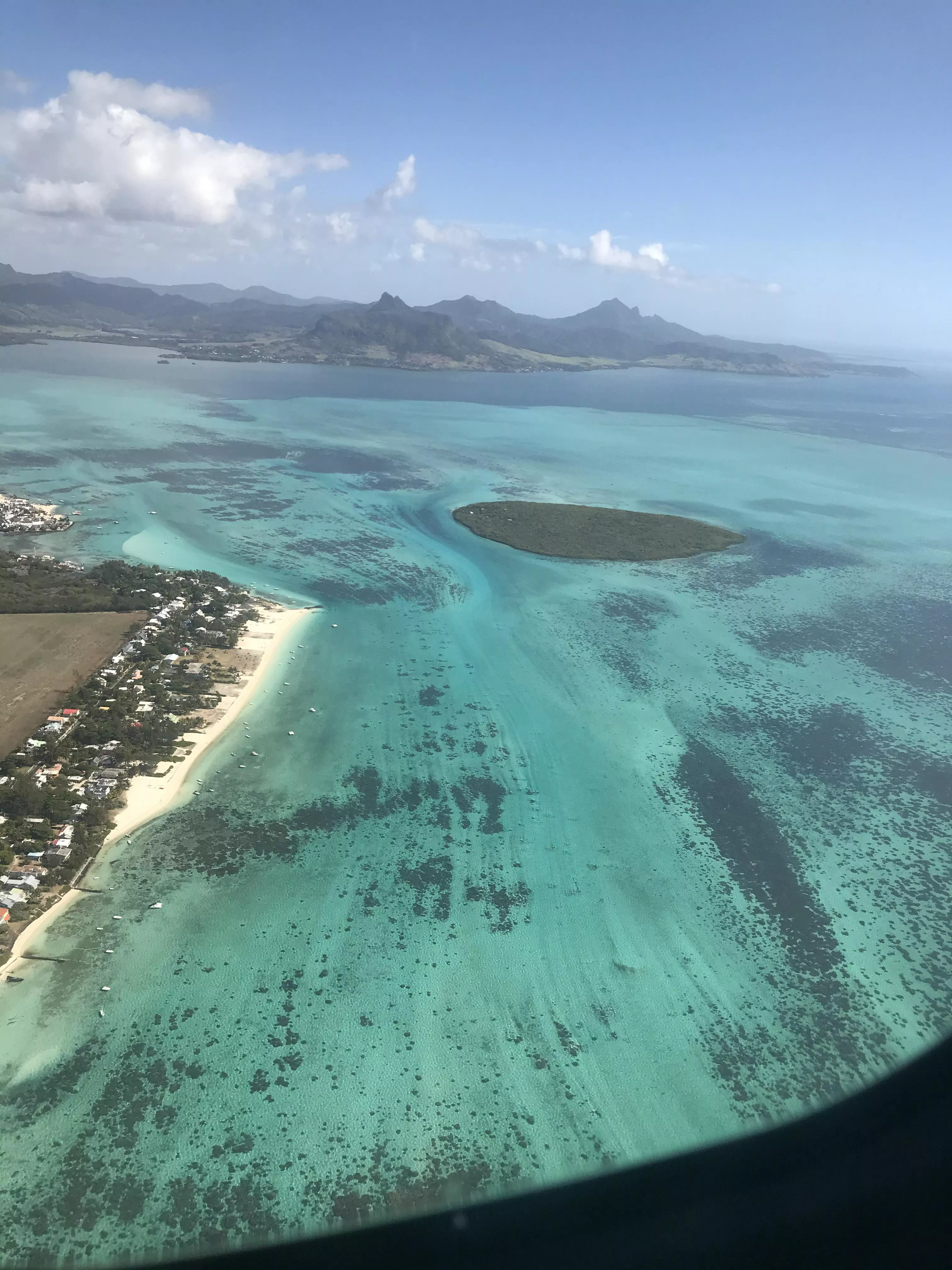 Turquoise water (south of Mauritius)