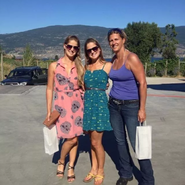 Twins and mom, whoâ€™s getting fucked??