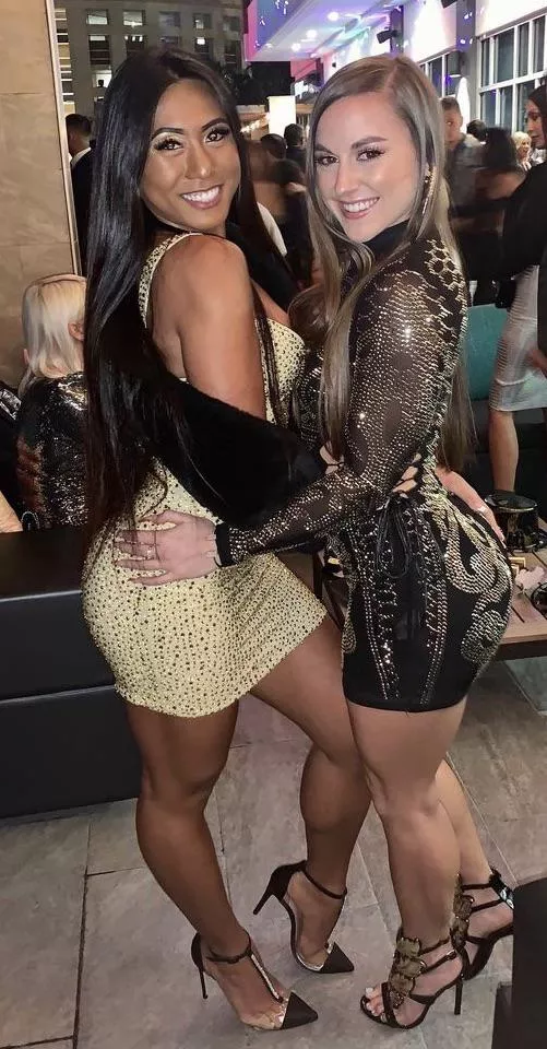 Two sexy babes