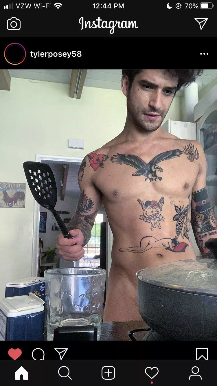 Tyler Posey frying â€œsausageâ€ in the nude on Instagram