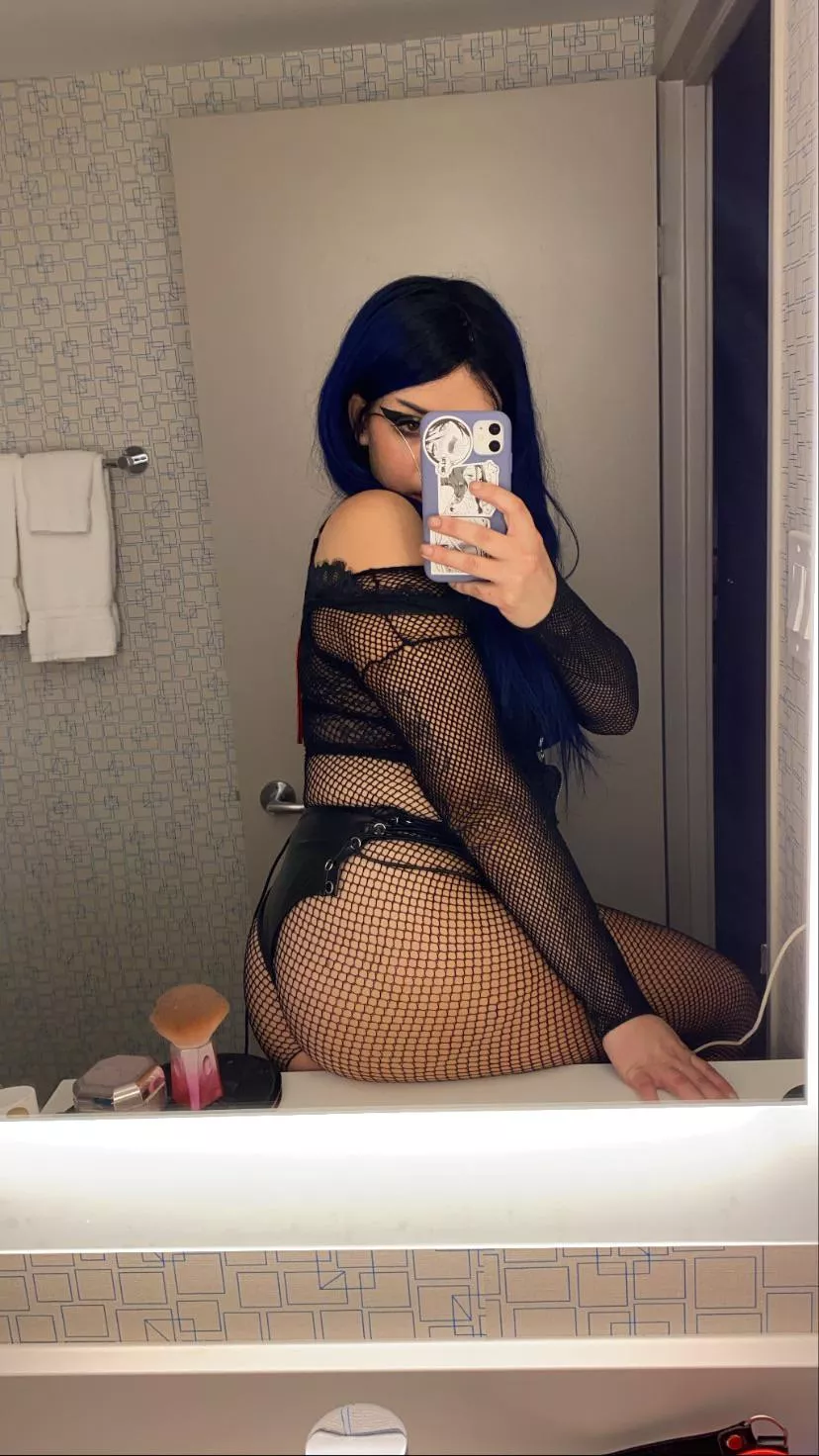 ur big booty goth bitch 😈⛓