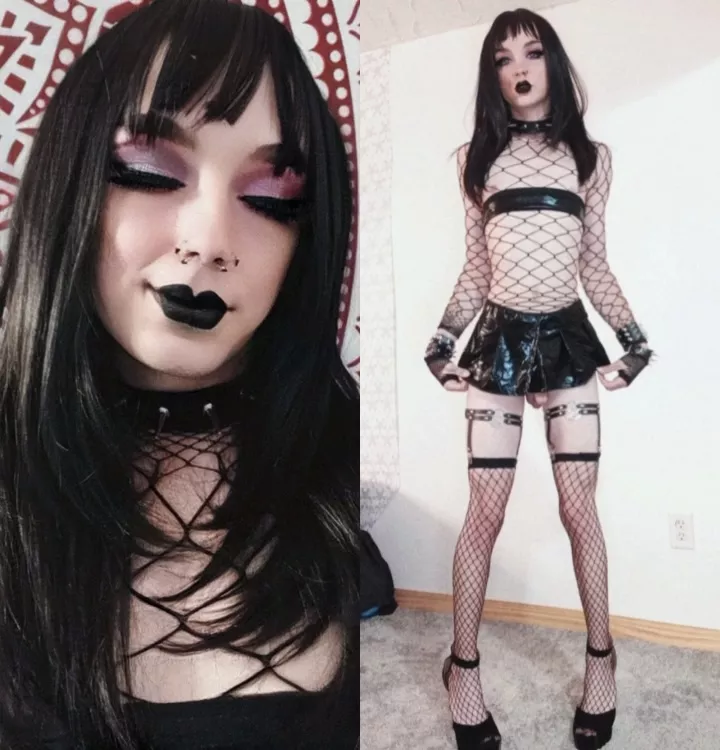 ur goth fucktoy 😈