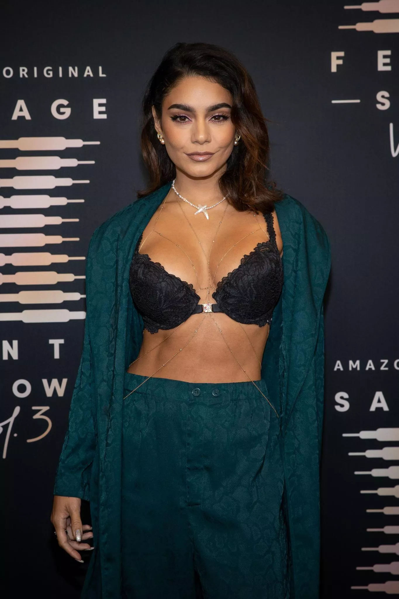 vanessa hudgens tight body drives me crazy 🤤