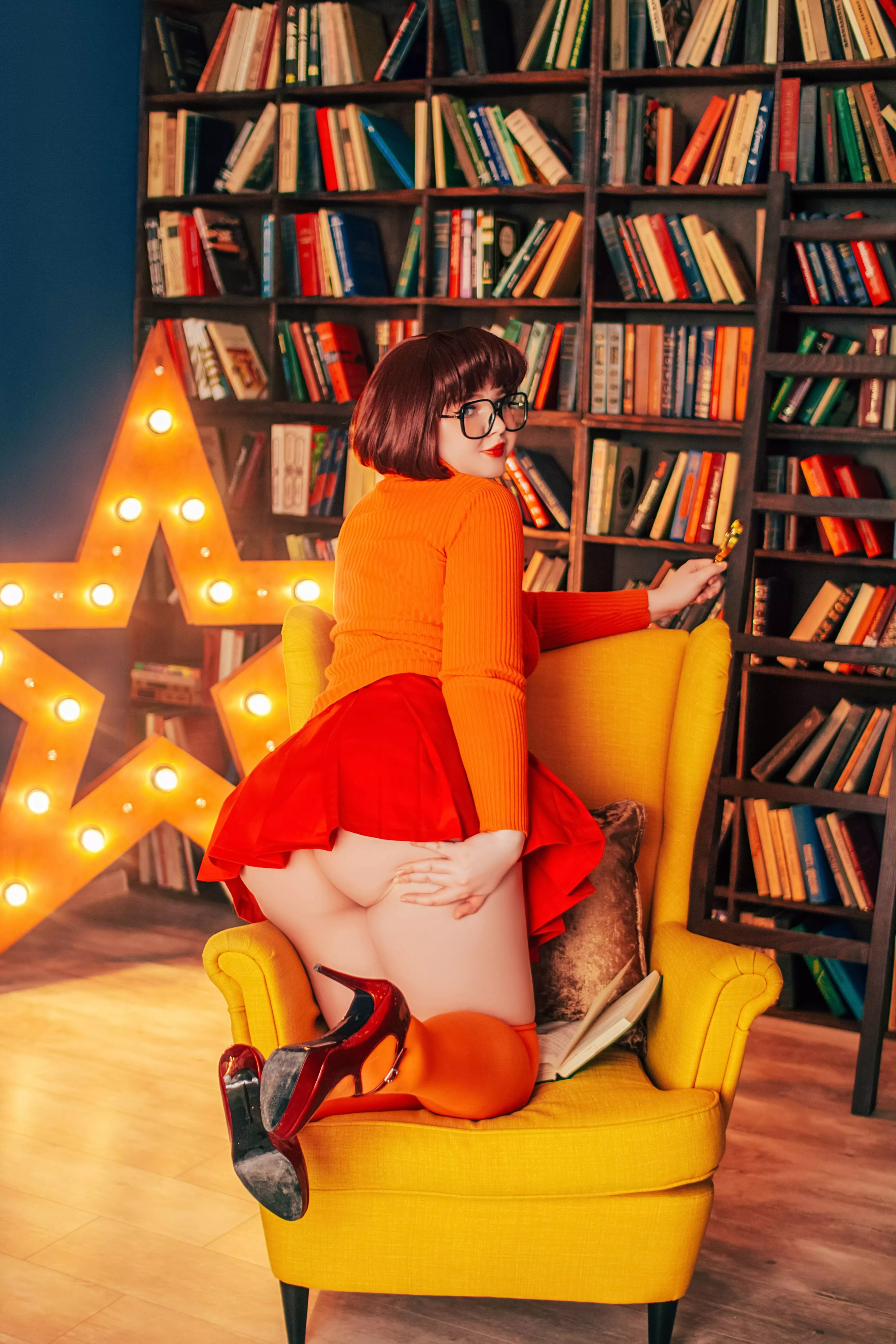 Velma's thicc booty by VenusBlessing