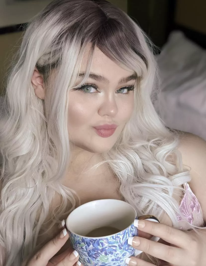 Wake up and have coffee with me? ðŸ¥°