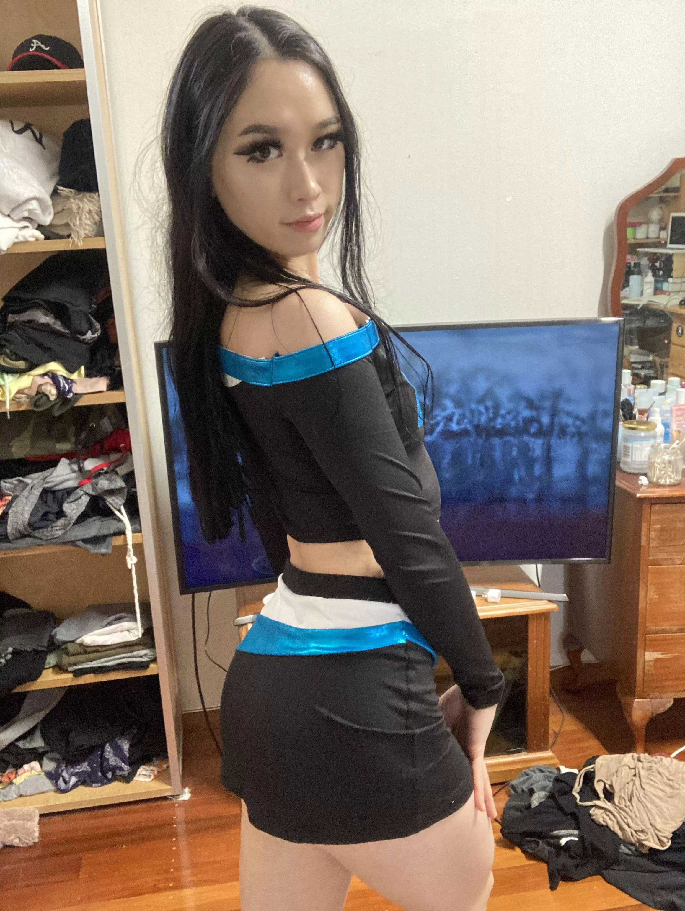 Wanna see my whole goth cheerleader booty? ;)