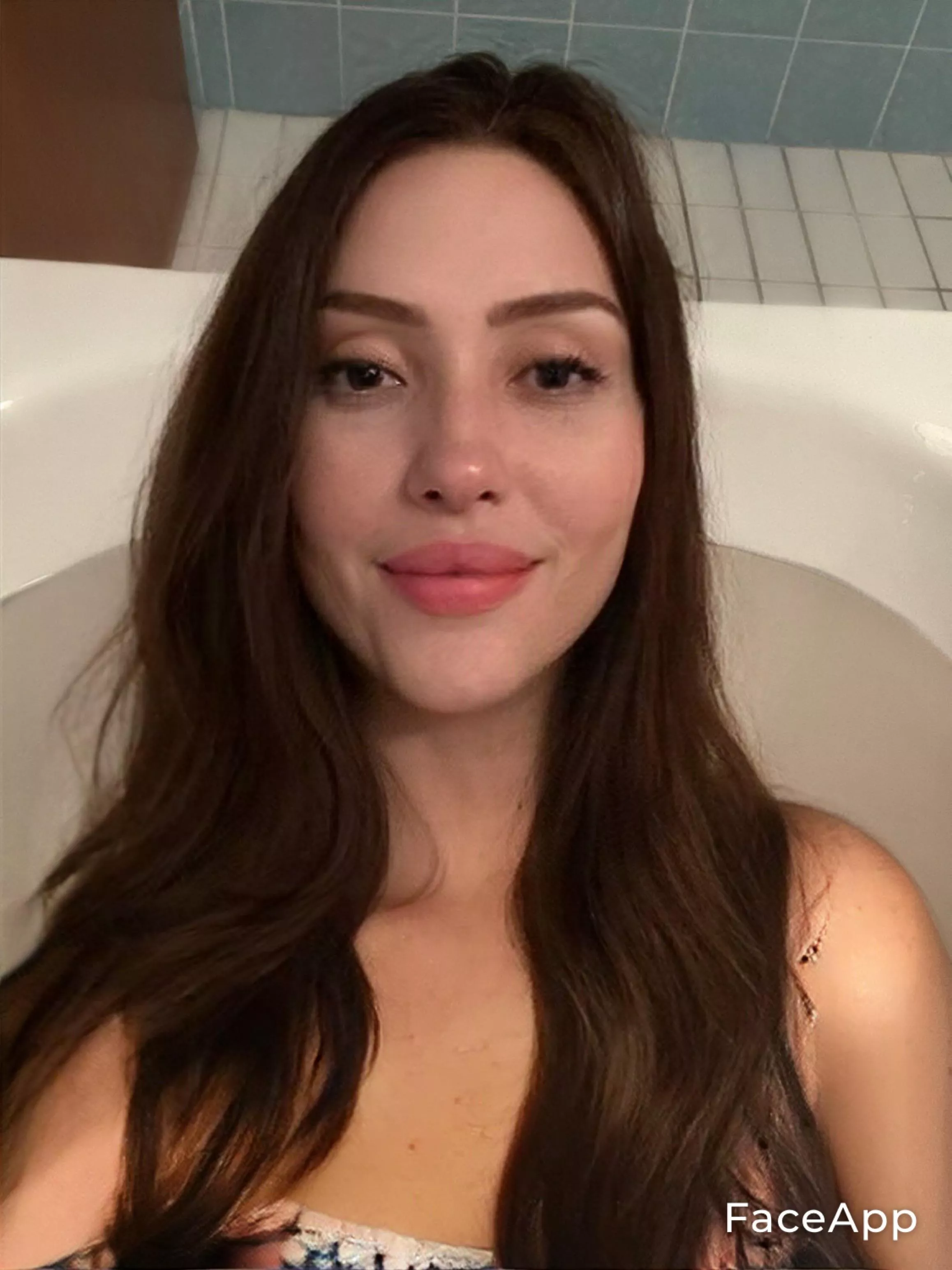 Wanna take a bath with me? 🛀🥰💕(FaceApp)