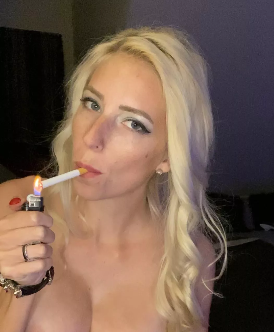 Want to cum smoke with me?😈🚬