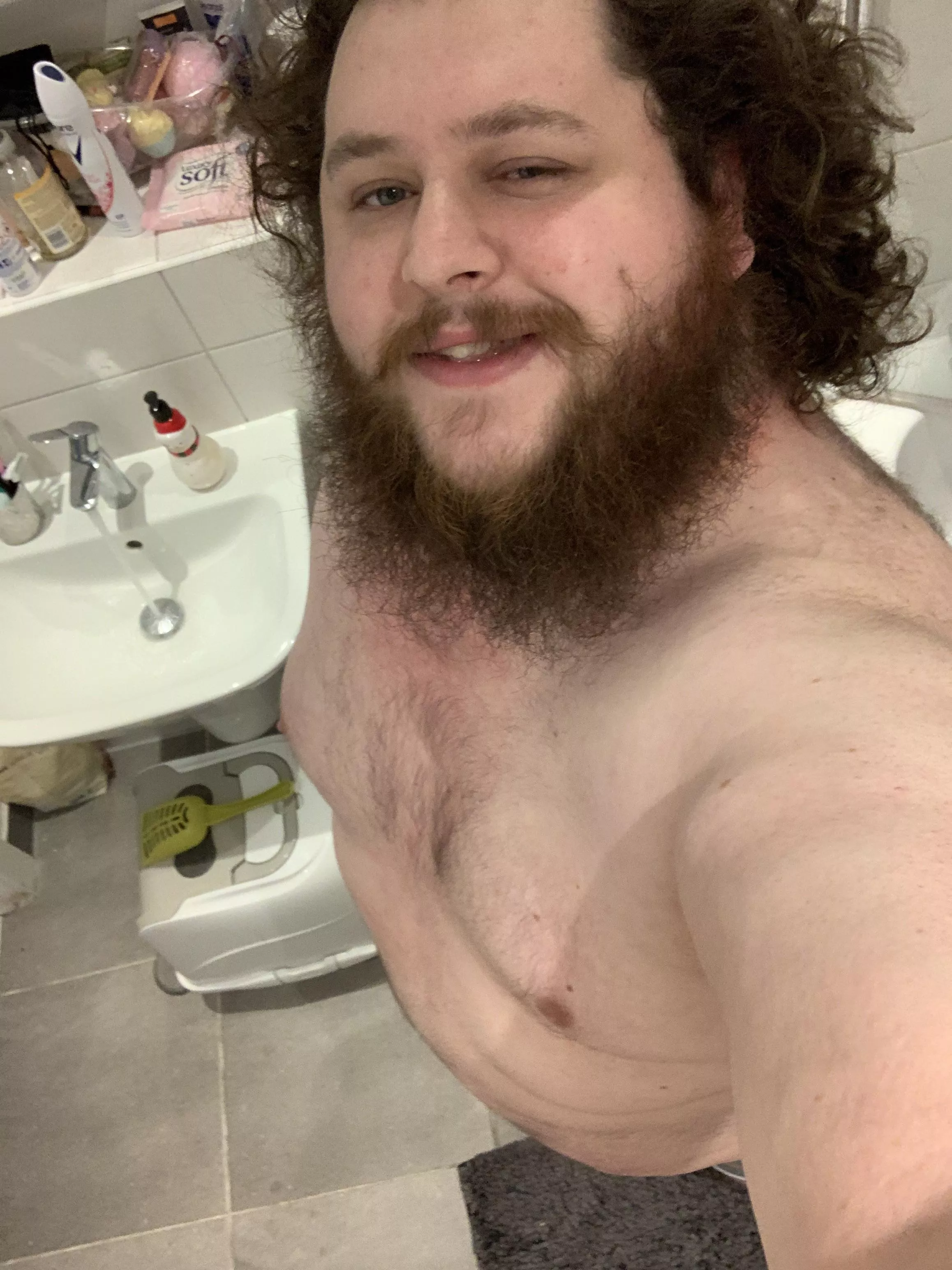 Was deffo “feeling myself” a little bit before the shower… 👀 🚿 🧼