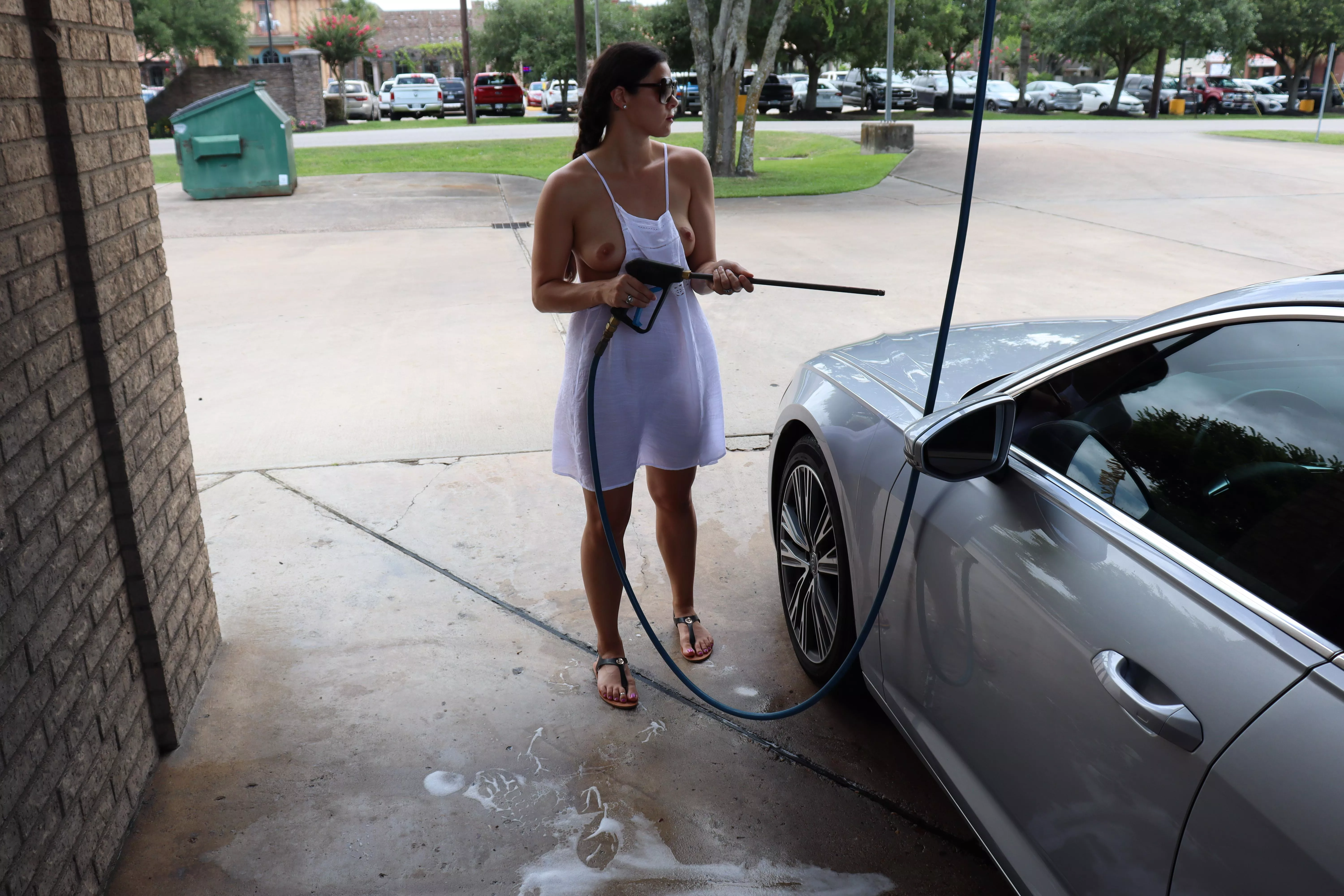 Washing the car tits free