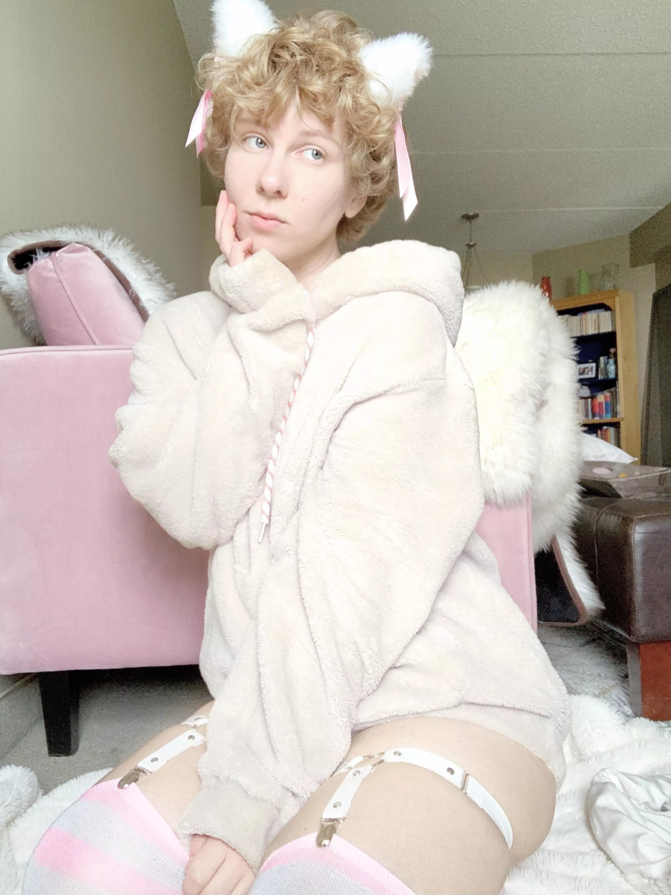 wearing my coziest fluffiest sweater this fine femboy friday :3