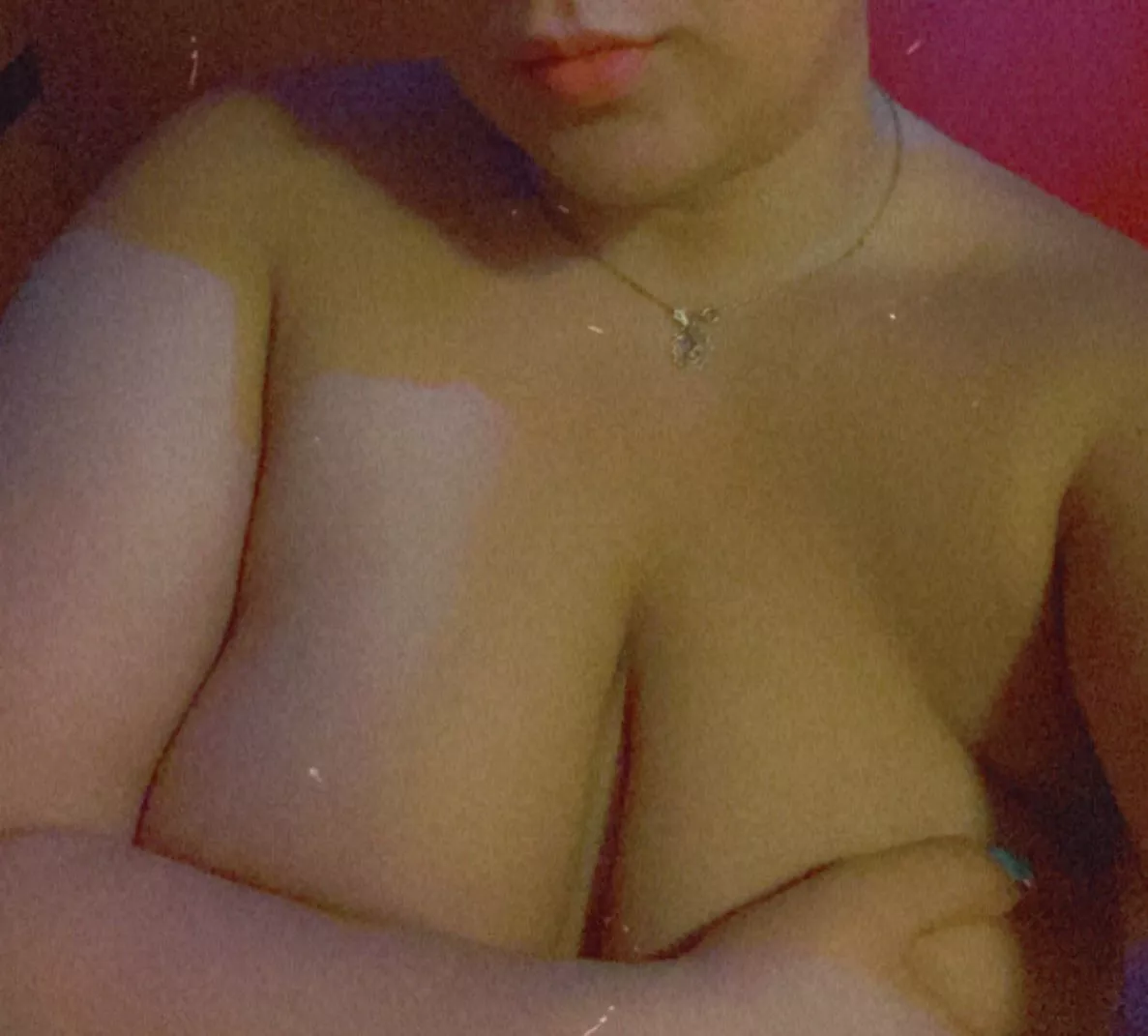 Went tanning so I took a pic￼ if you simps looked at my tits more than 3 seconds you need to send to me now ￼￼￼