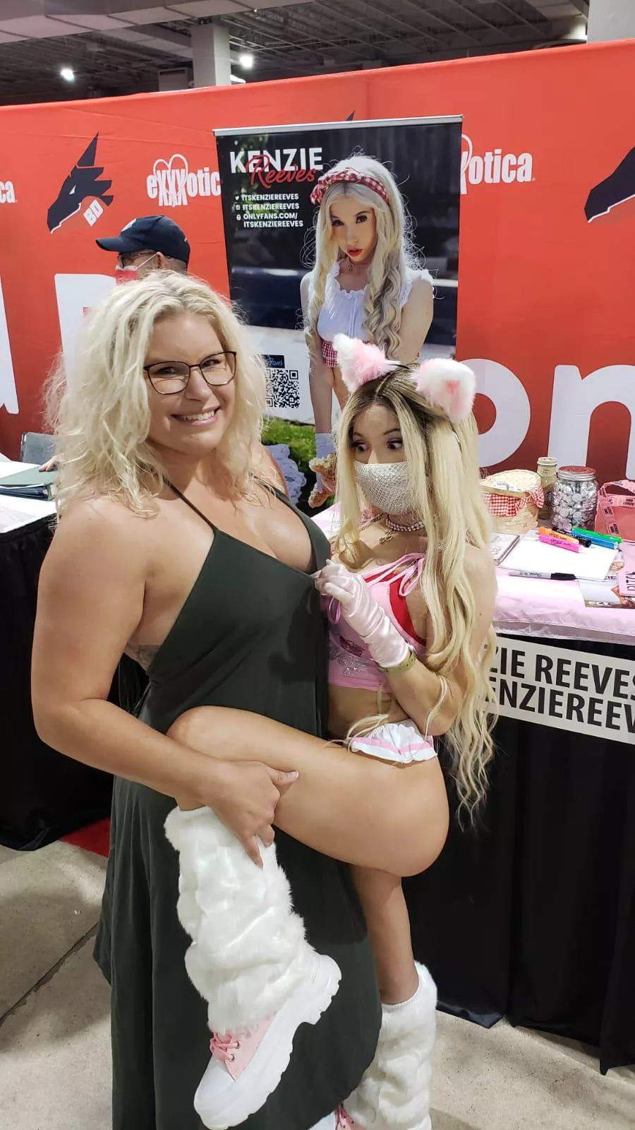 Went to the exxxotica convention and got to meet Kenzie reeves :0 hot blondes we are