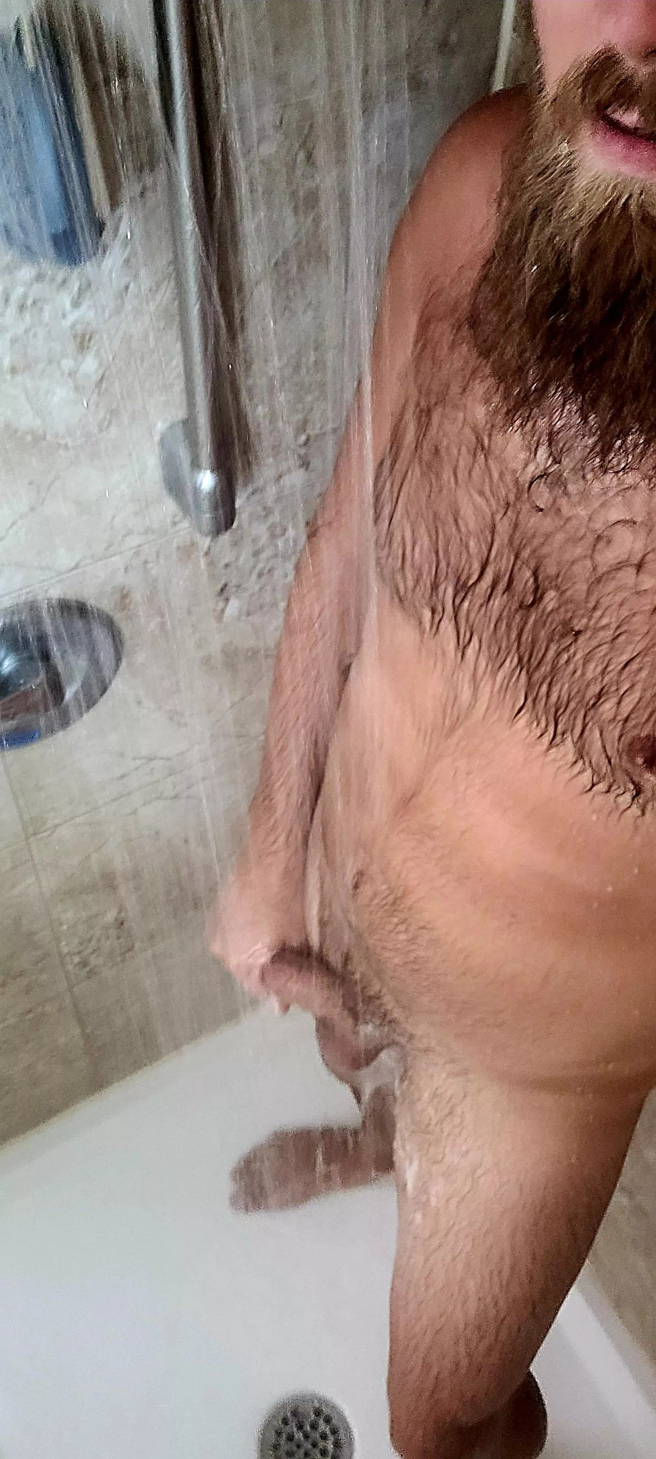 Wet beard and wet boner, anyone wanna join me in the shower ! [M28]