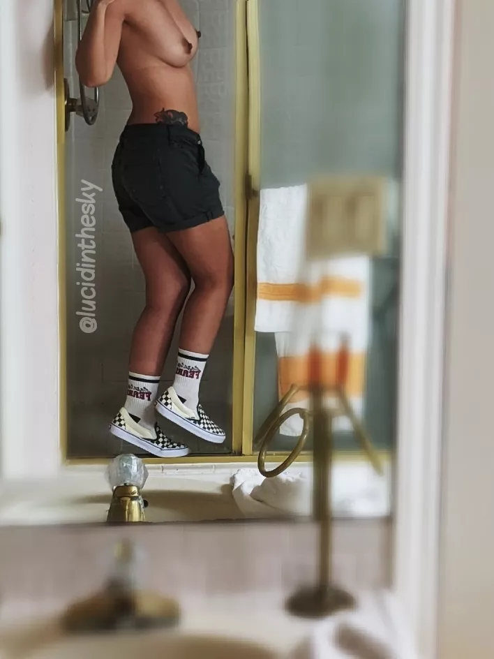 What are your thoughts on Sk8r girls with strong legs and perky tits? 🛹🍋🛹🍋