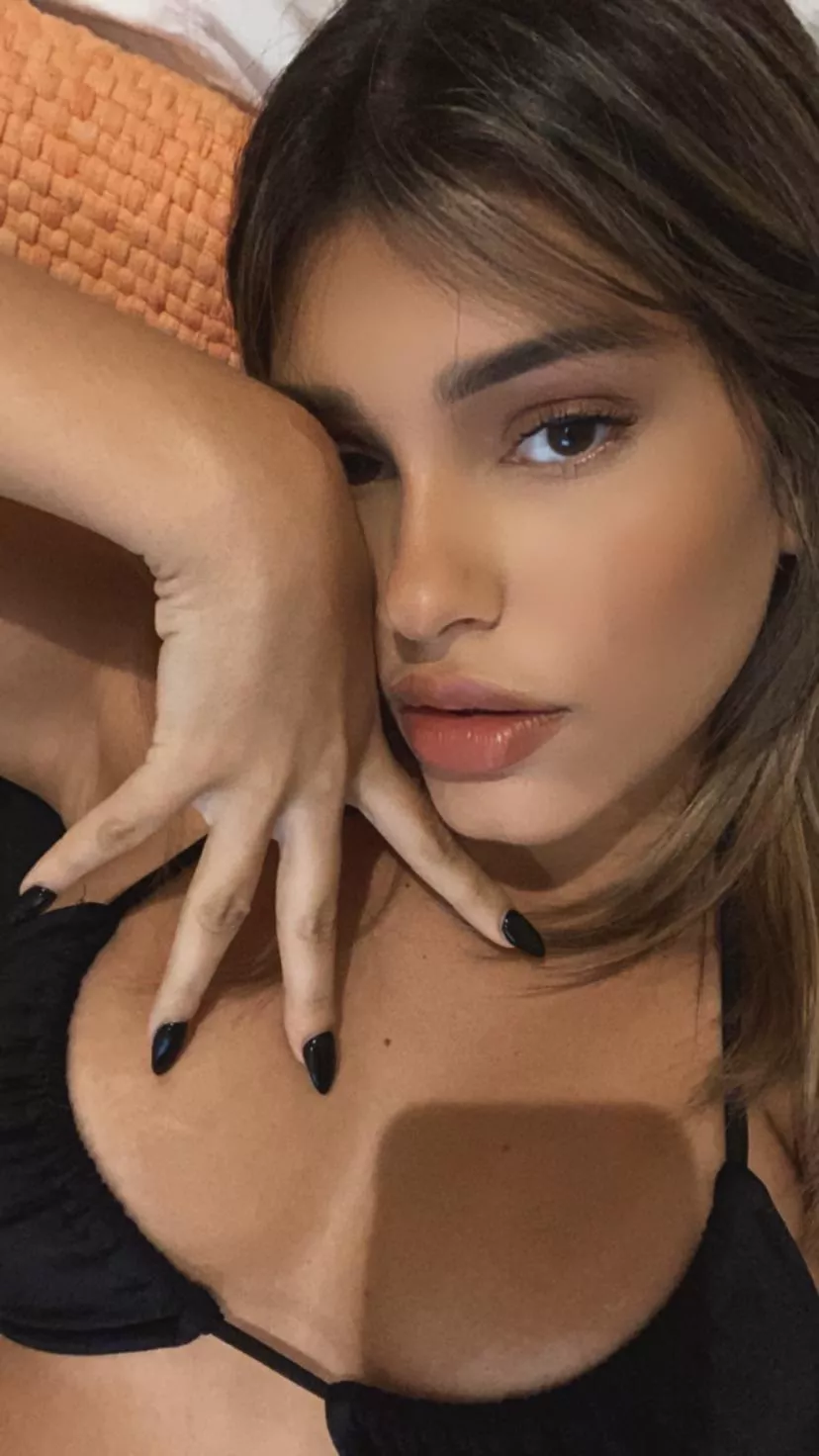 What do you think about my long nails?ðŸ–¤