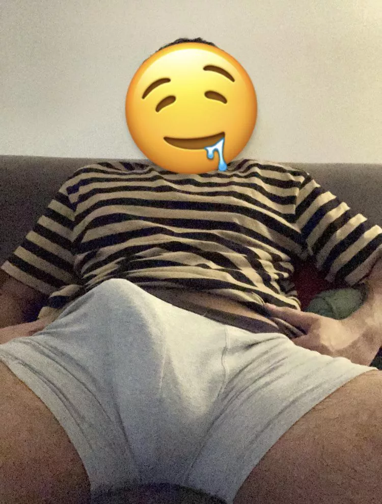 What do you think of my bulge ? Wish I could get milked now :/