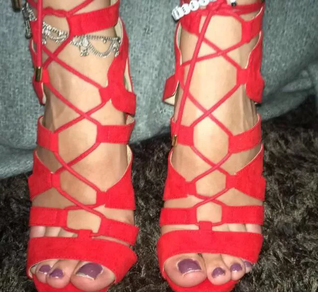 What do you think of my girlfriends new heels?