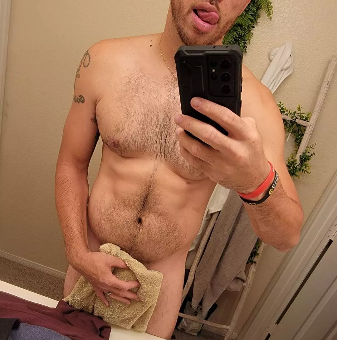 What do you think of this 34 year old dad bod ? What would you lick first ðŸ¤”