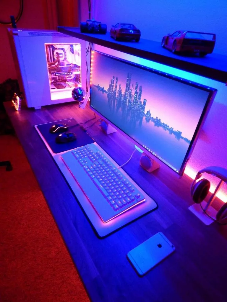 What would you rate this guy's setup on a scale of 1 - 10? Personally, I think the LED lights are just too much.