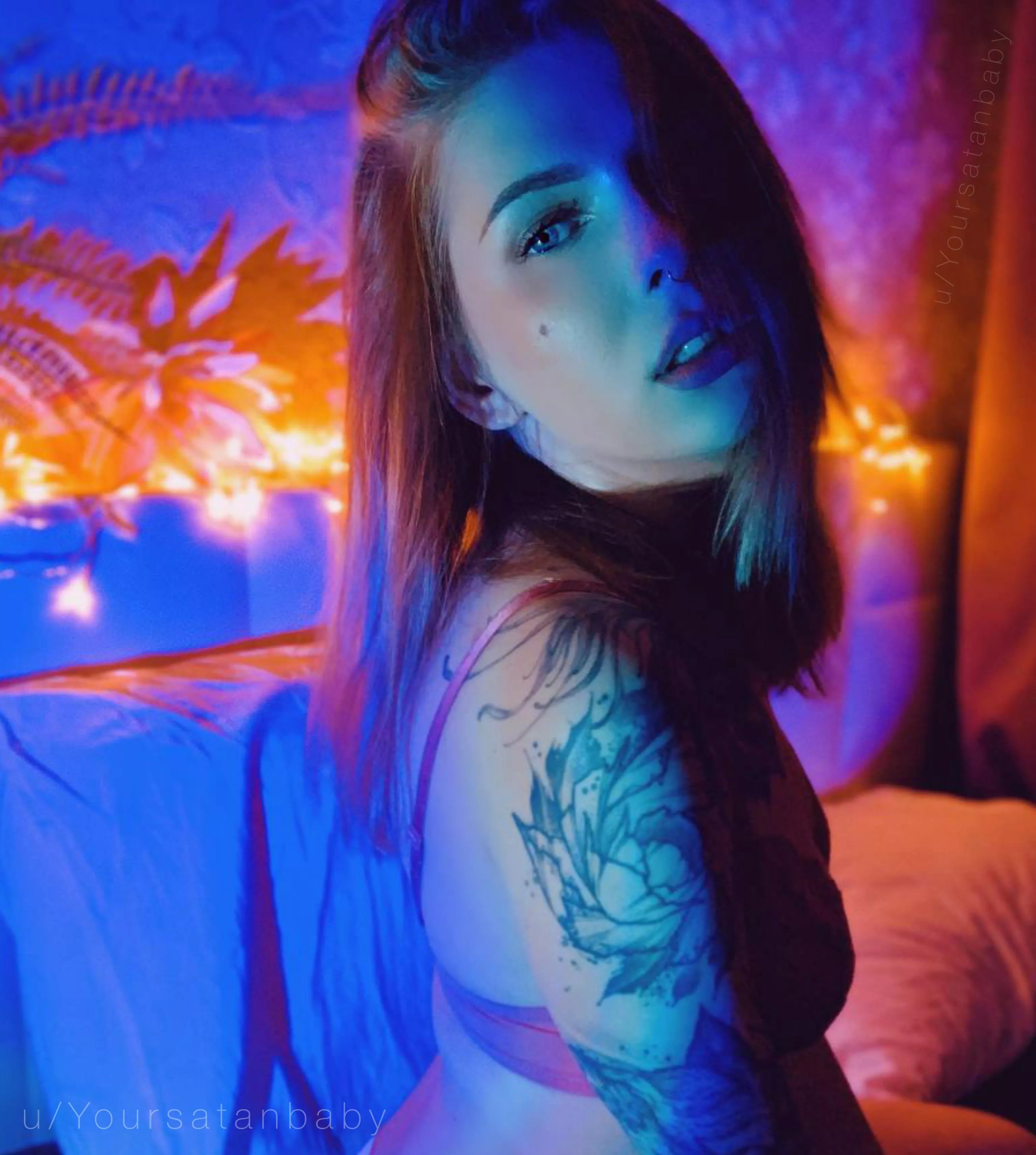 What you thinking about when you see me in this lights? 🥰 Spank me? 😈 Play with me ? 🤗 I will waiting for you 🥺👉👈