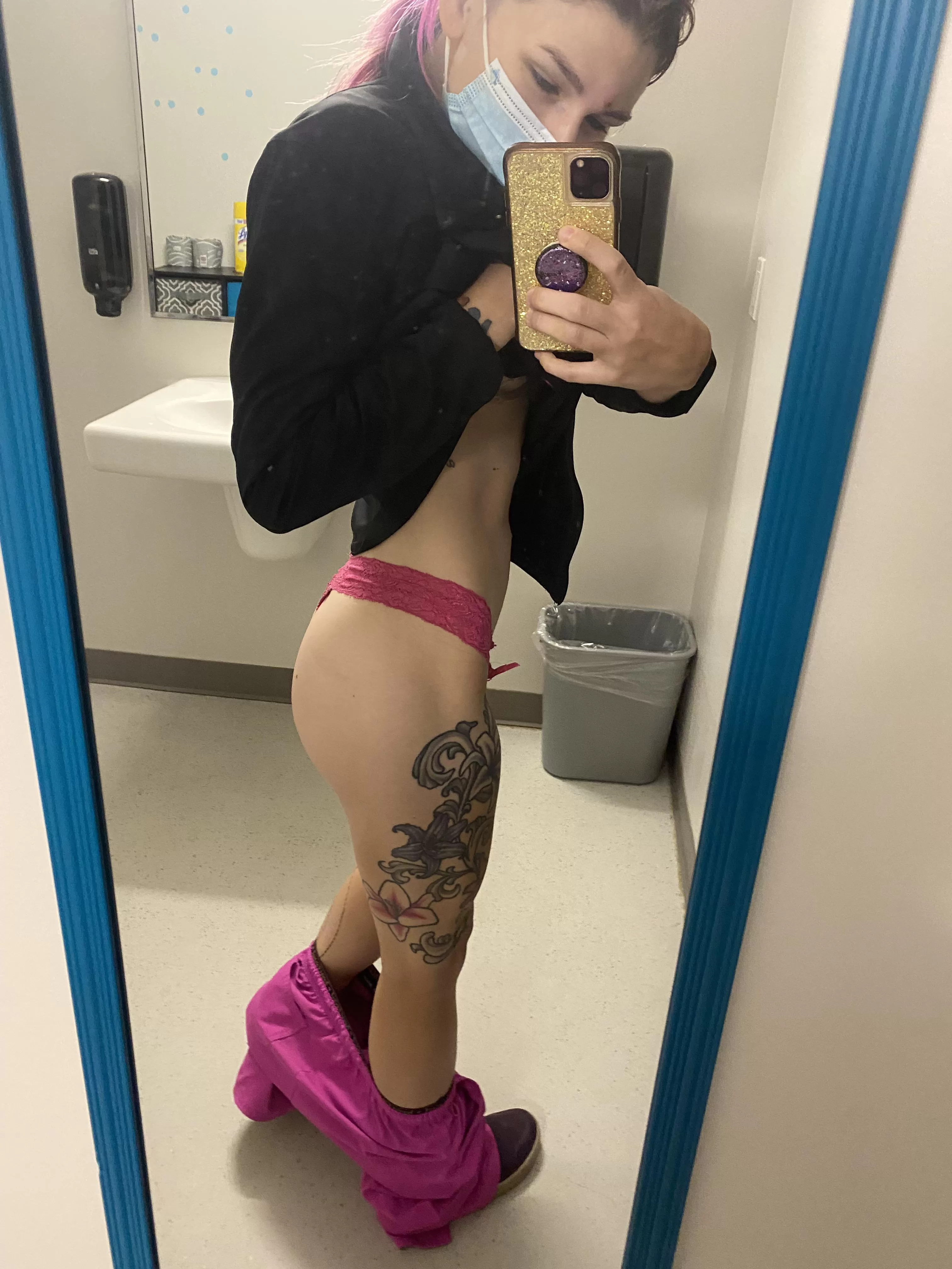 When daddy asks for ass pictures, you take ass pictures, even in the middle of a 12 hour shiftðŸ˜‰