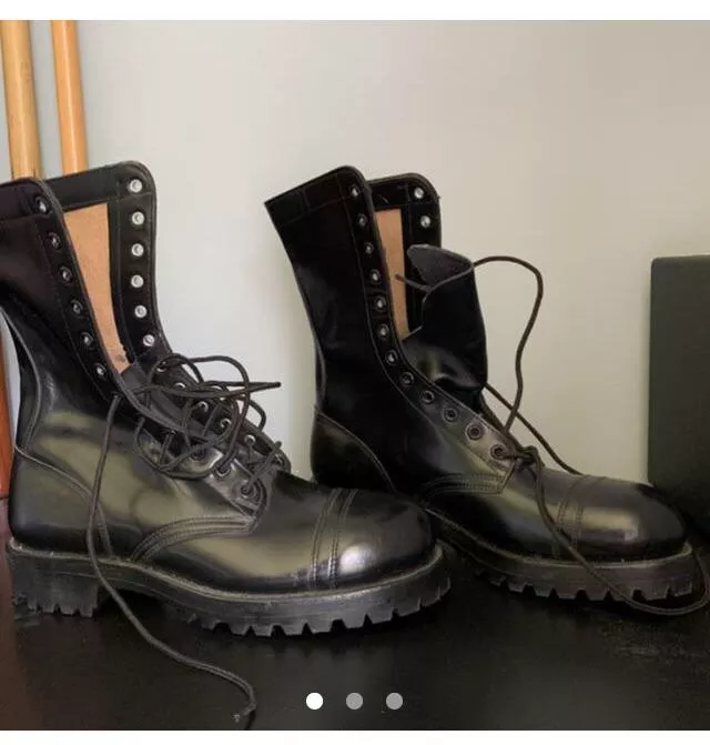 Where can i find the exact same boot (or something similar) but in a plain toe?