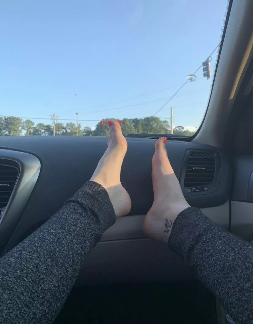 where is them feet lovers at ?