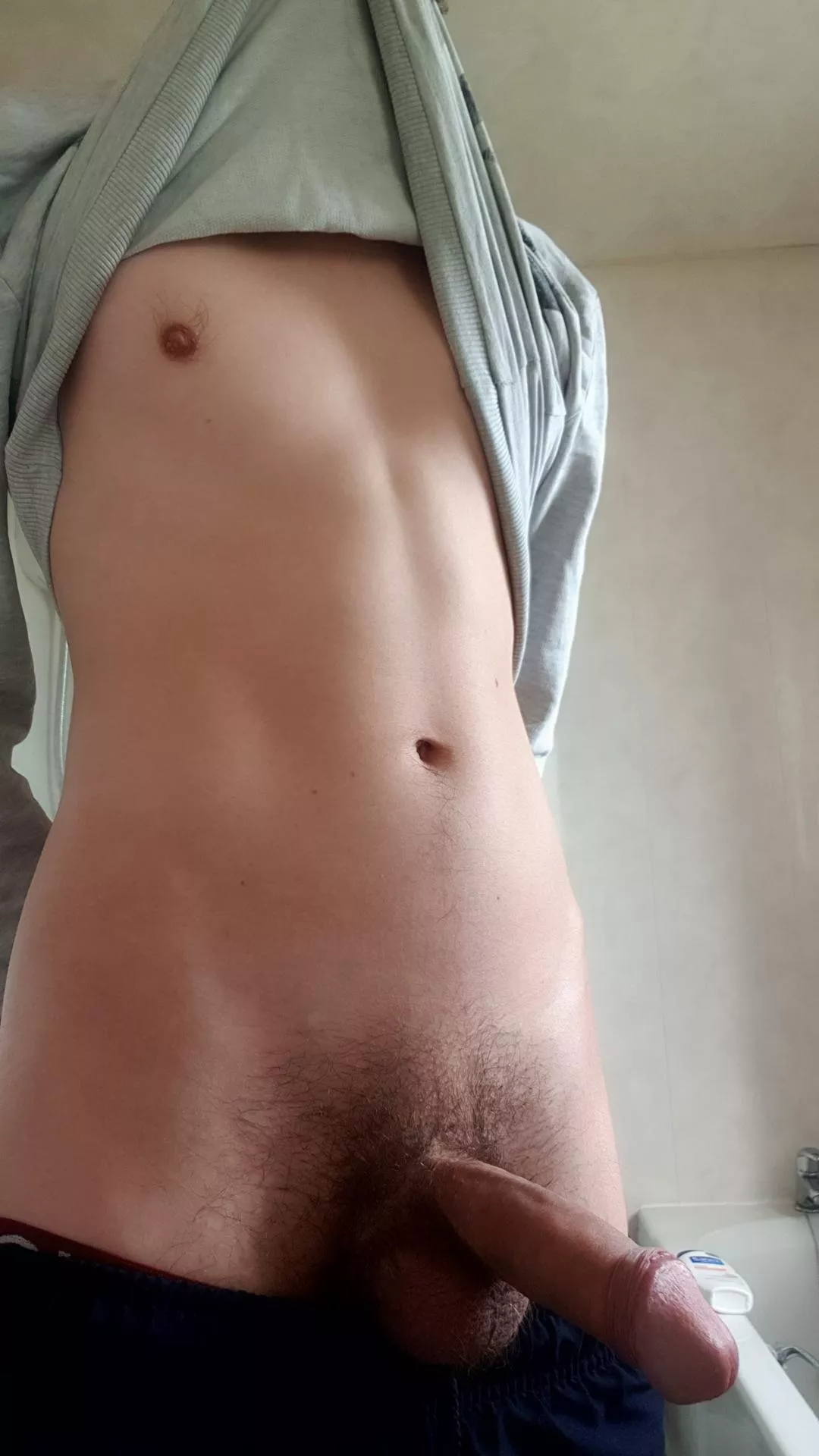 Where's all the other lads at? Don't wanna spam you all with my dick 👀