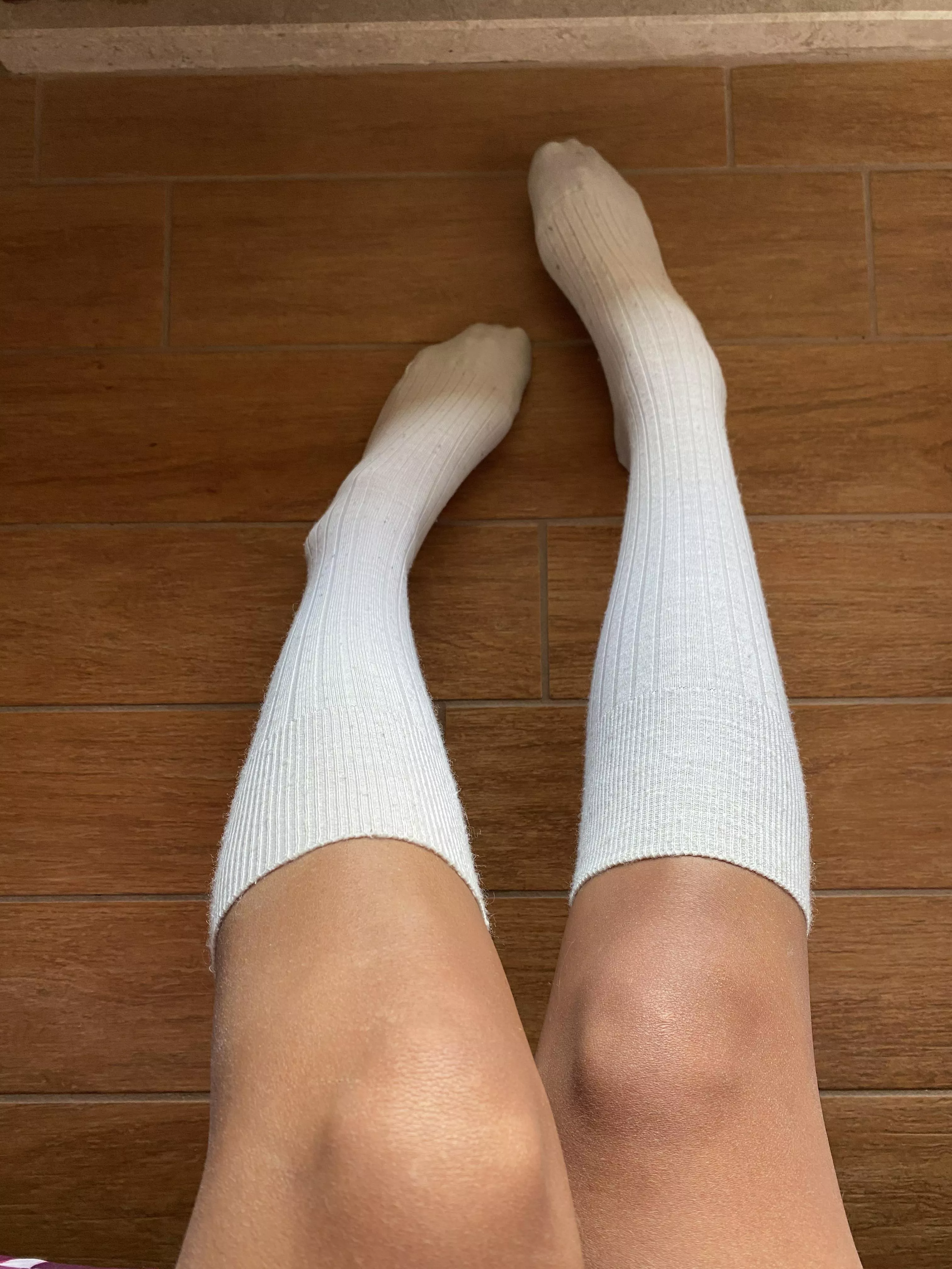 White knee socks are the best!😍