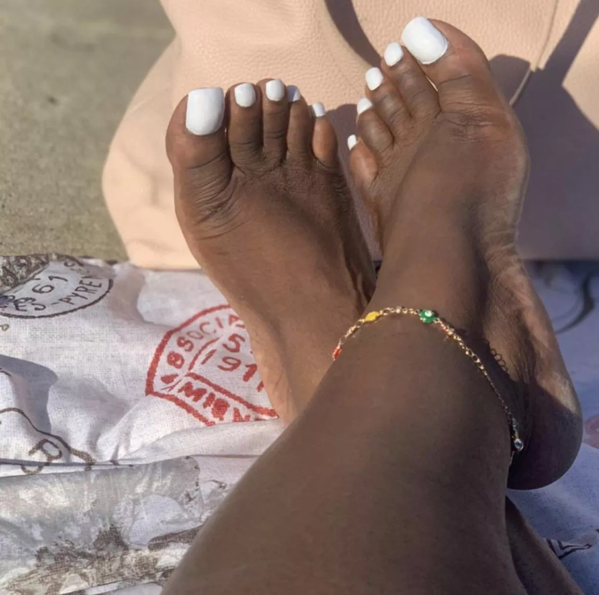 white toes ðŸ‘…ðŸ’¦.