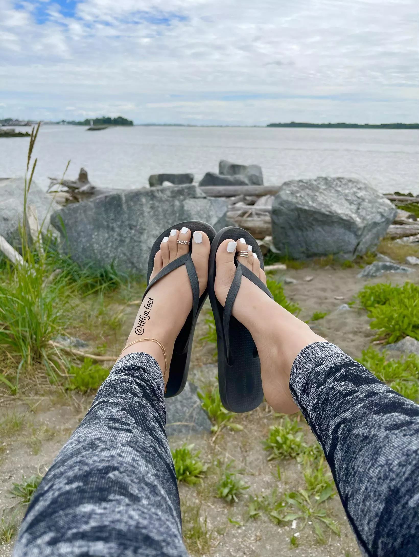 White toes and black flip flops ðŸ˜˜