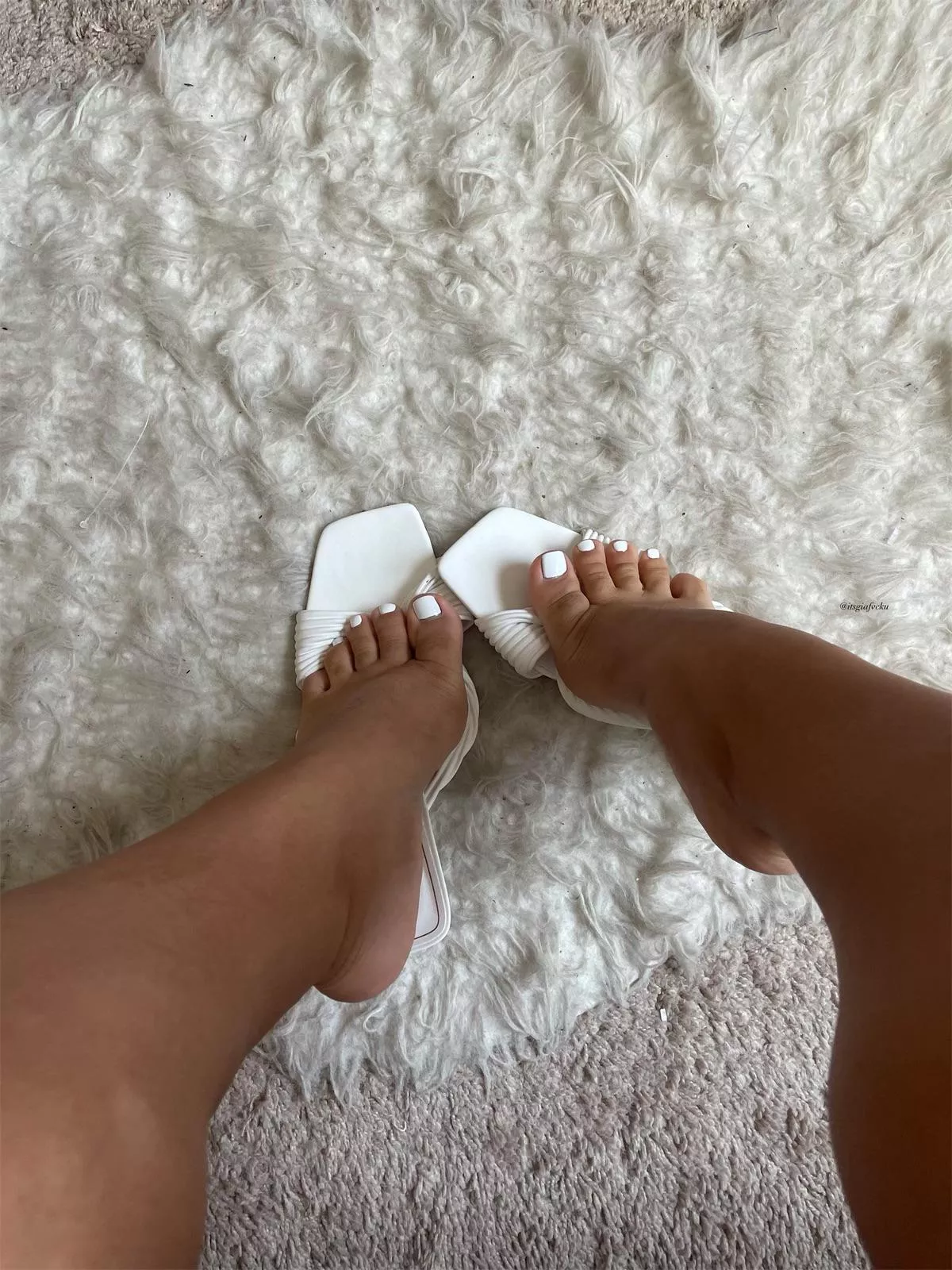 White toes are your favorite💓