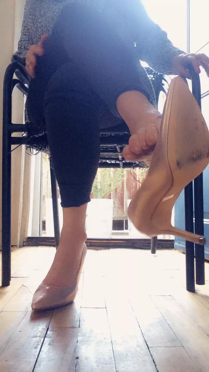 Who doesn’t love a good heel dangle?