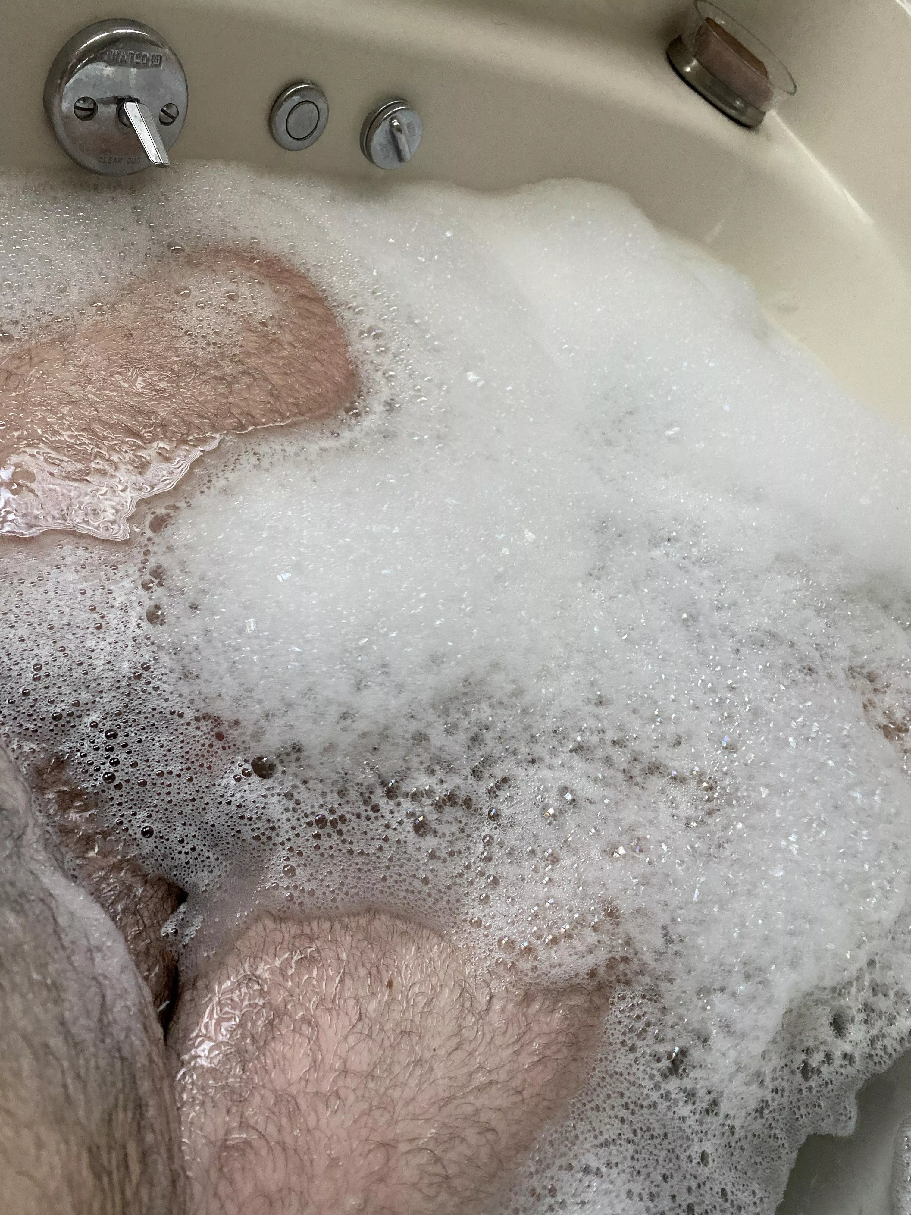 Who doesnâ€™t love a nice bubble bath [make over 18] DMs open