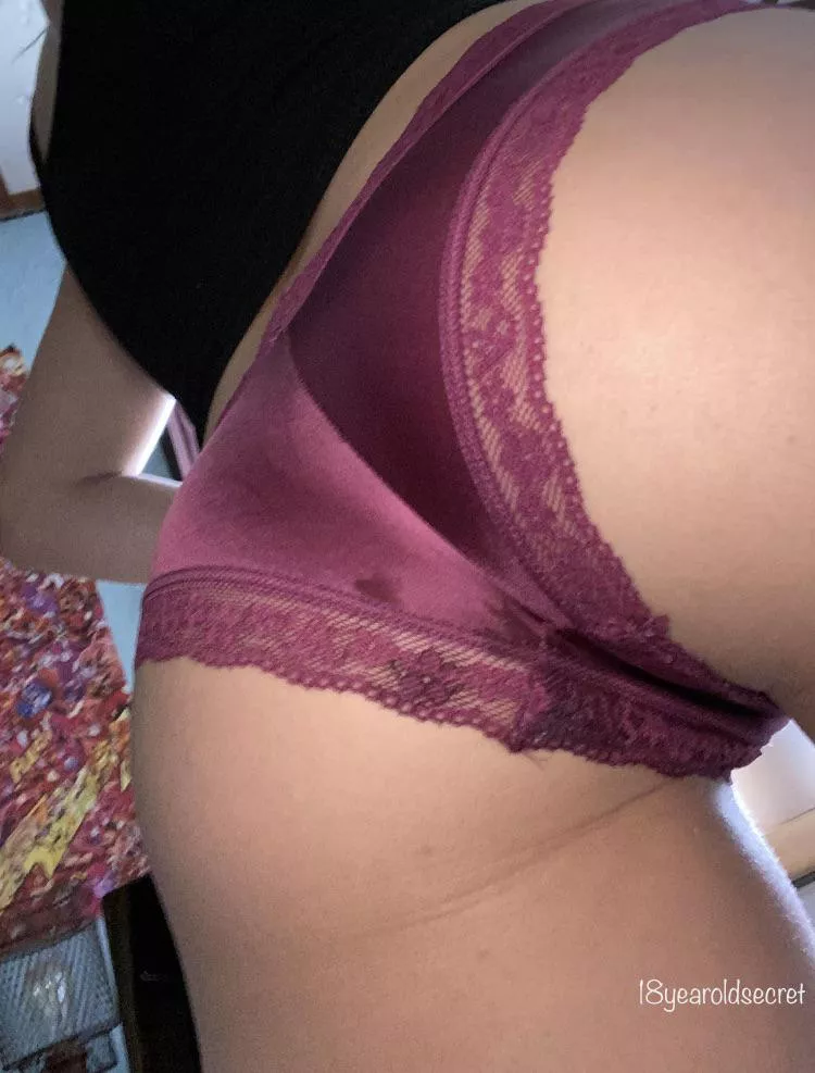 Who else is obsessed with silky cheeky panties ? [f] 💕🙋‍♀️