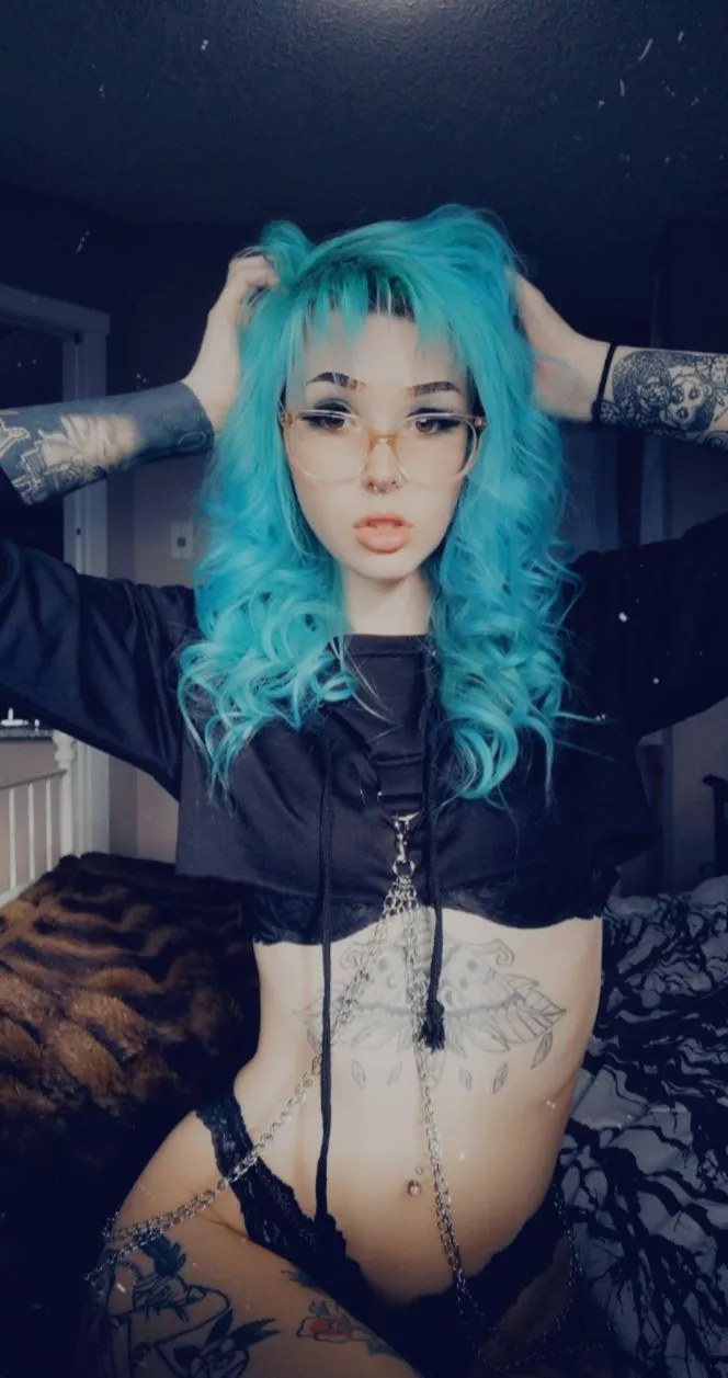 Who else loves blue haired girls?ðŸ˜‰