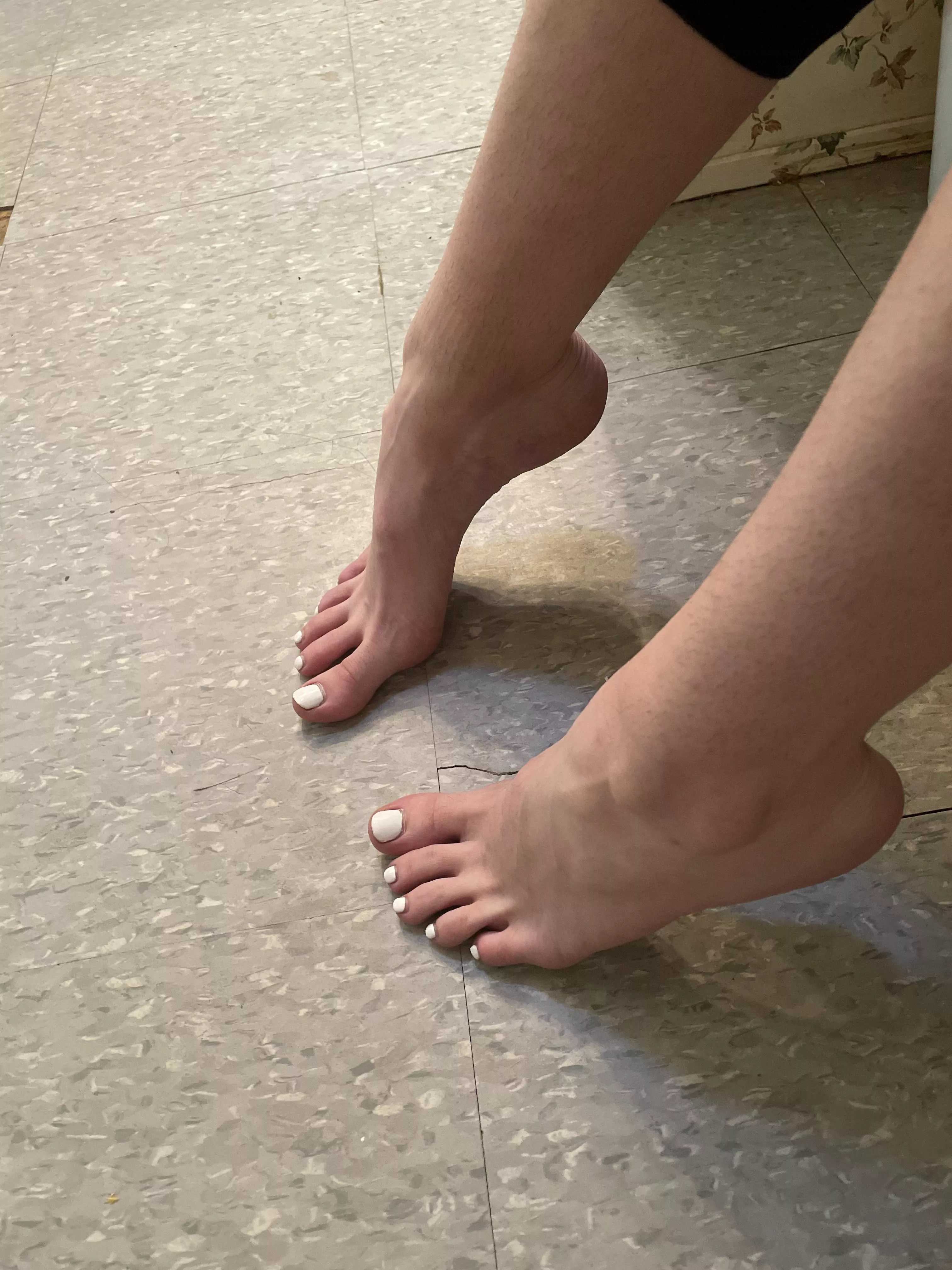 who likes feet?