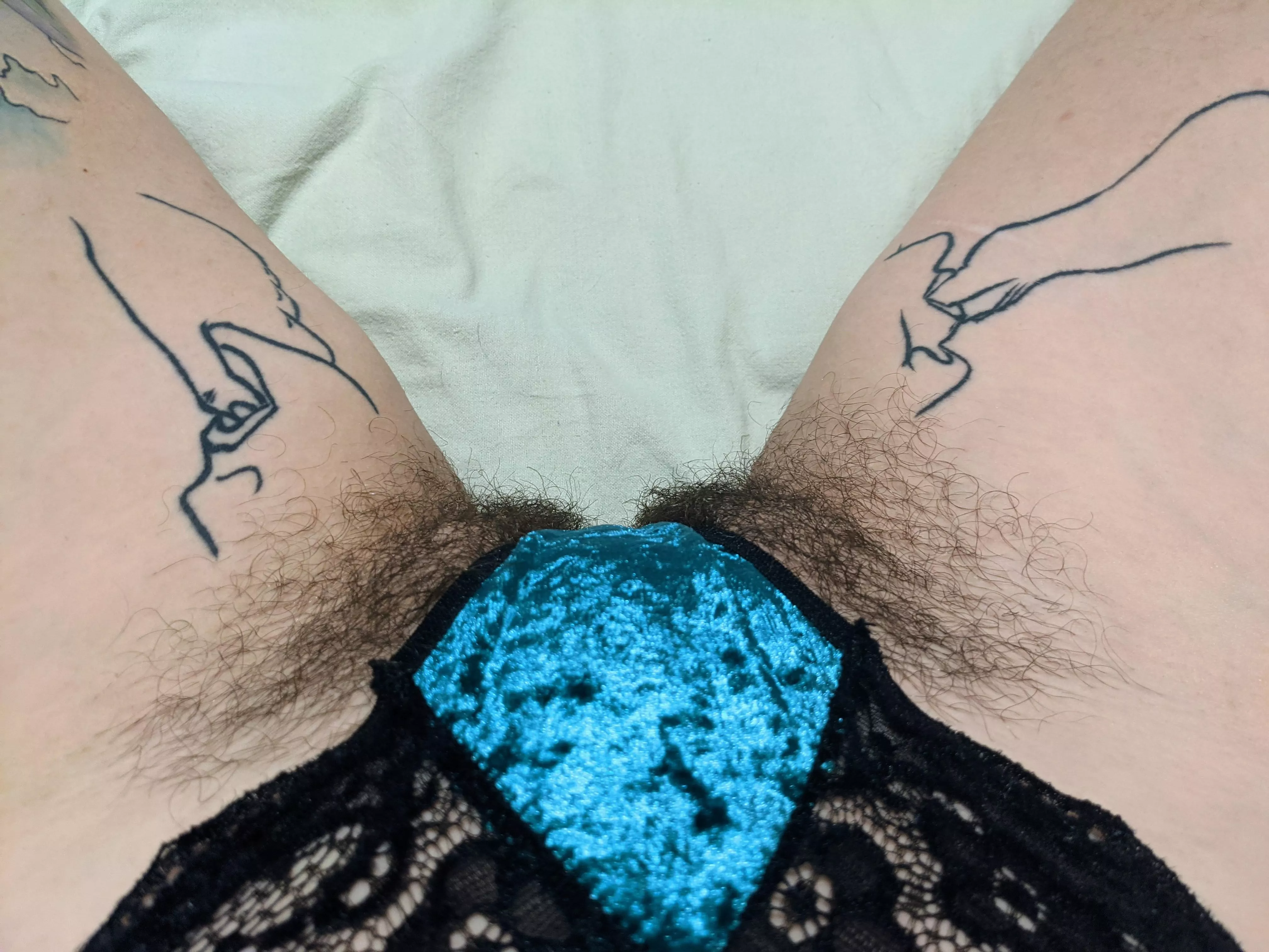 Who likes hairy in this sub? [F] [oc]