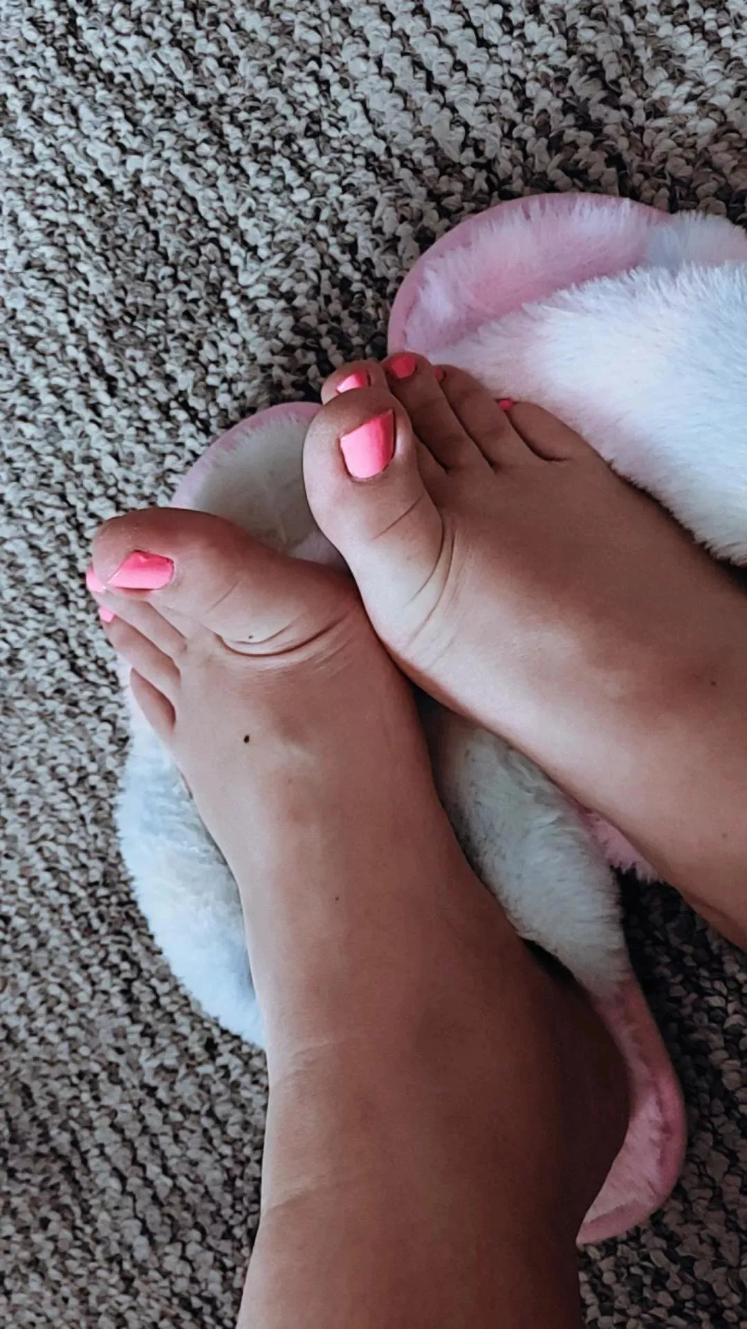 who likes my fresh Pedi? 🥰❤️