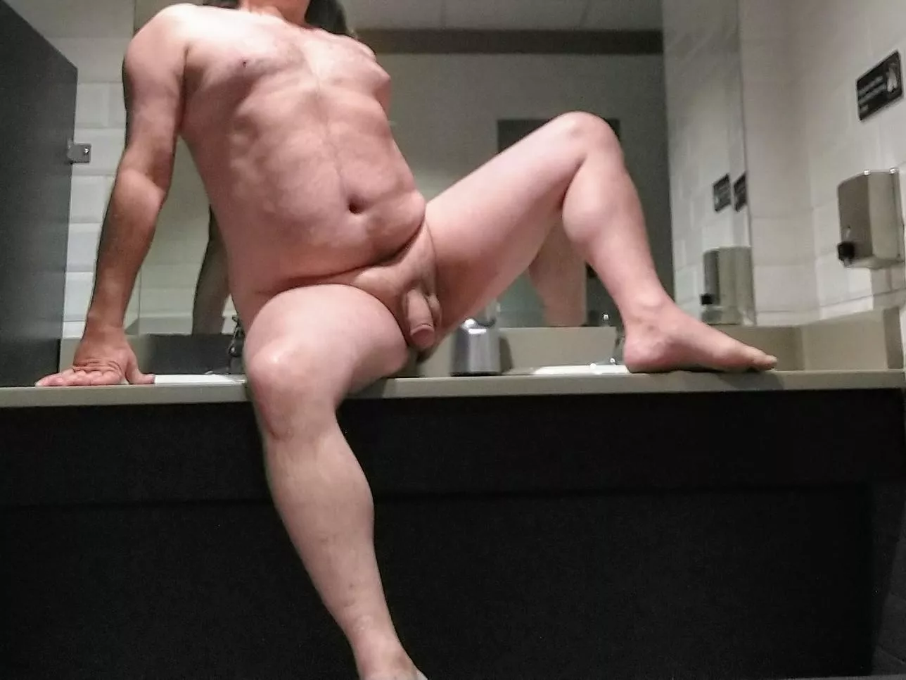 Who likes public restroom nudes? 😜 What would you do if you walked in on this?