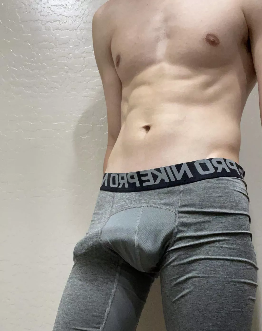 who likes skinny guys with a long thick cock?