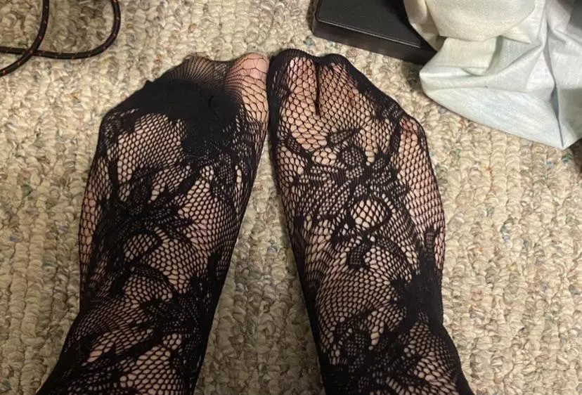 Who loves feet wrapped in lace?