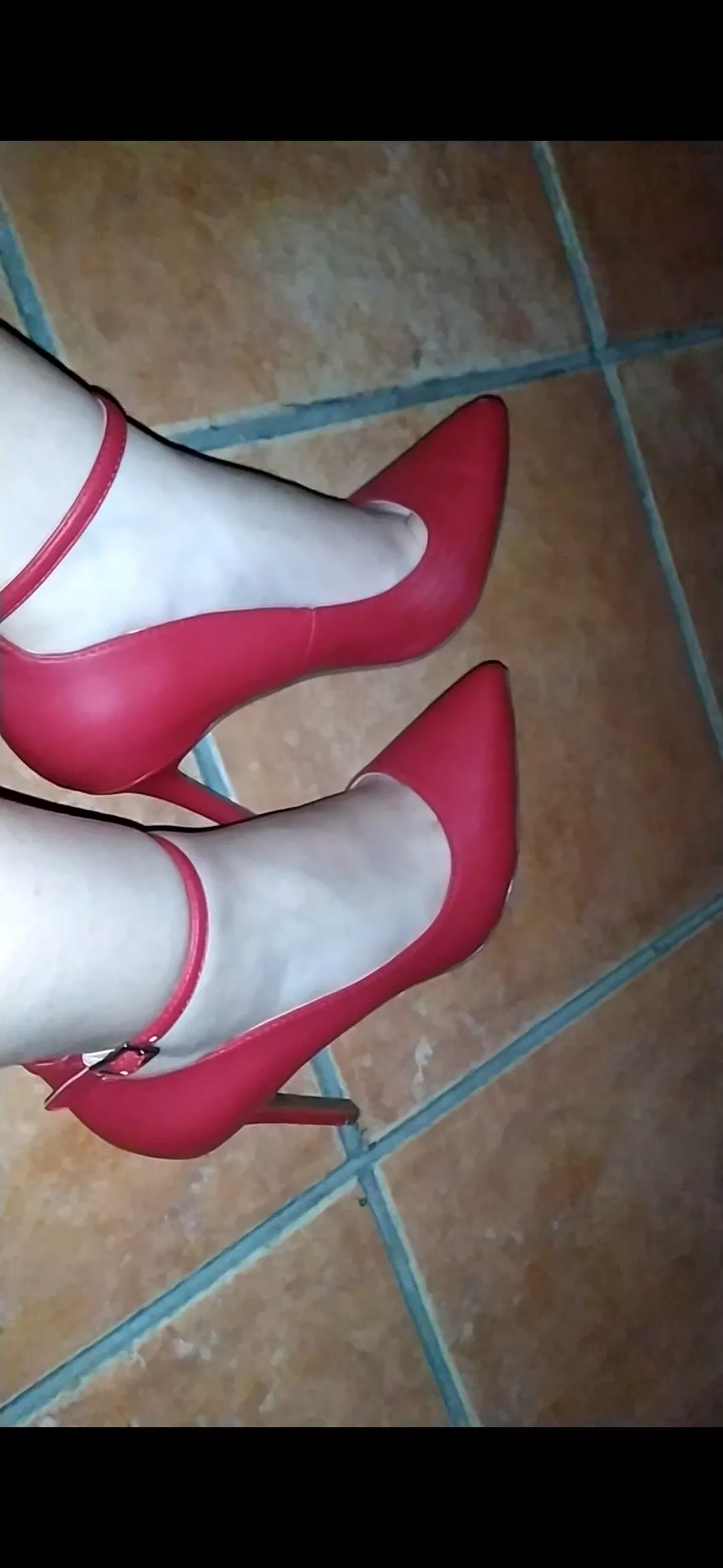 Who loves red pumps as much as I do?ðŸ‘…